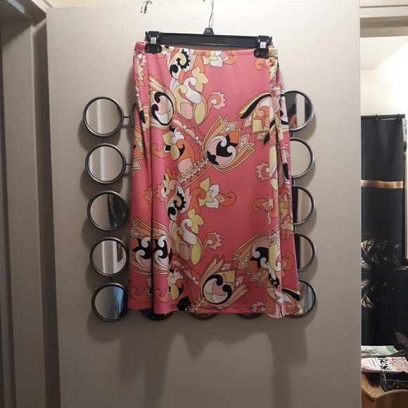 🌺PINK FLORAL Skirt - Picture 2 of 2